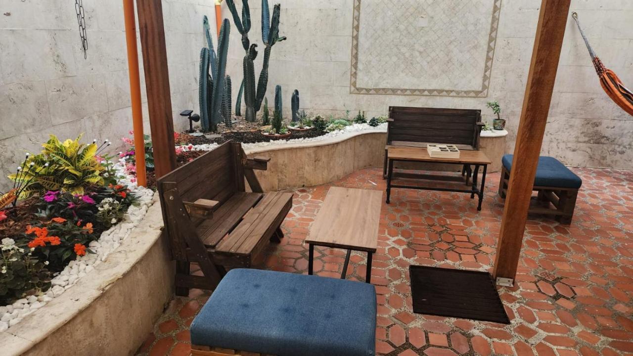 Paisa Hostel Medellín Exteriör bild